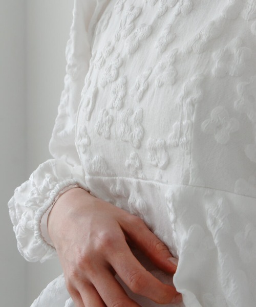 flower(フラワー)の「シャルムフラワーブラウス(シャツ/ブラウス・レディース・ホワイト/ブラック・FREE)」の9枚目の写真