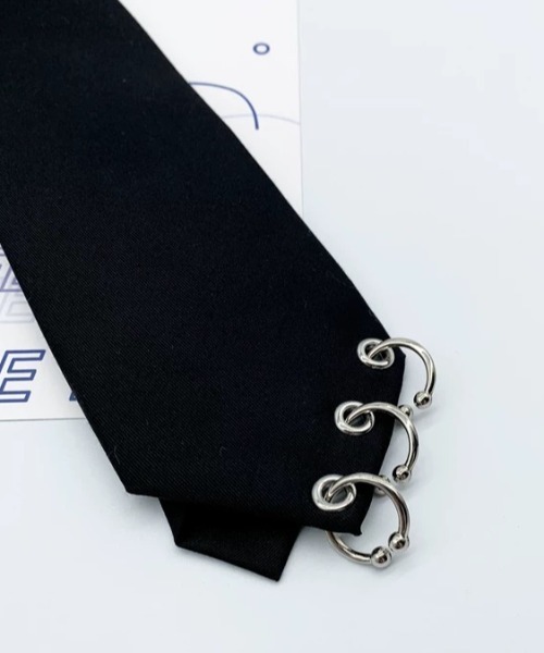 NOVESSEL（ノベセル）の「A'GEM/9 × .kom『NOVESSEL/ノベセル』ピアスネクタイ（ネクタイ・レディース・ブラック・FREE）」の4枚目の写真