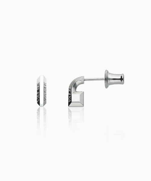 VALIK（バリク）の「[925シルバー] No.31 ハーフシグネチャーイヤリング [S]（ピアス（両耳用）・レディース・ピンクゴールド/イエローゴールド/ホワイトゴールド・FREE）」の7枚目の写真