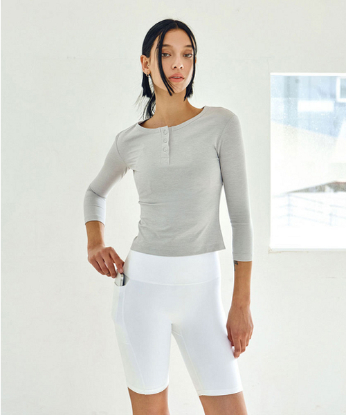 DEVIWEAR(デヴィウェア)の「ヘンリーネック7分丈Tシャツ DEVI-T0108-グレー(Tシャツ/カットソー・レディース・グレー・S/M)」の1枚目の写真
