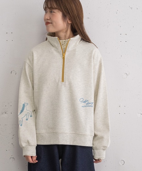 POU DOU DOU（プードゥドゥ）の「HORSE刺繍zipあき裏毛プルオーバー（スウェット・レディース・オートミール/ブルー/ネイビー・3）」の2枚目の写真