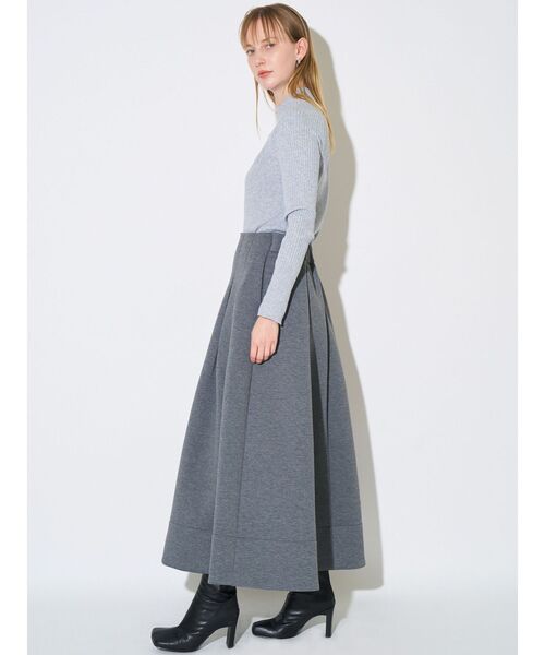 ELENDEEK（エレンディーク）の「ジャージータックフレアスカート（スカート・レディース・グレー/オフホワイト・01/02）」の5枚目の写真