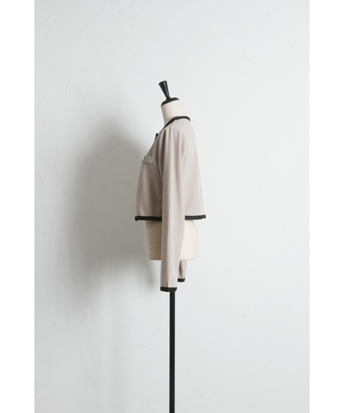 tocco closet(トッコ クローゼット)の「【ZOZO限定】コード刺繍カットジョーゼットライトジャケット ※セットアップ可能(ノーカラージャケット・レディース・グレイッシュベージュ/ブラック/チャコール・M)」の5枚目の写真