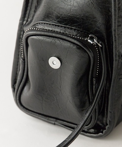 Chick(チック)の「Faux Leather 2-Way Shoulder Bag / フェイクレザー 2WAYショルダーバッグ 秋 秋服 2026年秋冬(ショルダーバッグ・レディース・シルバー/ブラック/ブラウン・FREE)」の17枚目の写真