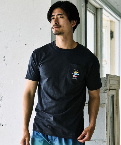 rip curl(リップカール)の「RIP CURL/リップカール メンズ 半袖 Tシャツ SARCH ICON TEE RCM6S-2109(Tシャツ/カットソー・メンズ・ブラック/ホワイト・L/M/XL)」の2枚目の写真