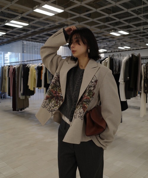 Ameri（アメリ）の「PIXEL FLOWER PRINT SHORT JACKET（テーラードジャケット・レディース・ブラック/ベージュ・SMALL/MEDIUM）」の3枚目の写真