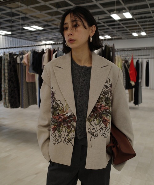 Ameri（アメリ）の「PIXEL FLOWER PRINT SHORT JACKET（テーラードジャケット・レディース・ブラック/ベージュ・SMALL/MEDIUM）」の6枚目の写真
