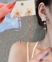 揺れるロングピアス 花