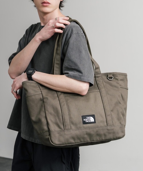 THE NORTH FACE（ザノースフェイス）の「THE NORTH FACE ザ・ノースフェイス ALL-DAY TOTE L PLUS トートバッグ/ハンドバッグ（トートバッグ・メンズ・キャメル/ブラック/ダークオリーブ・FREE）」の2枚目の写真