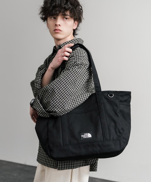 THE NORTH FACE（ザノースフェイス）の「THE NORTH FACE ザ・ノースフェイス ALL-DAY TOTE L PLUS トートバッグ/ハンドバッグ（トートバッグ・メンズ・キャメル/ブラック/ダークオリーブ・FREE）」の4枚目の写真