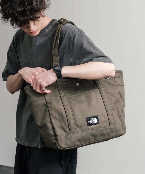 THE NORTH FACE（ザノースフェイス）の「THE NORTH FACE ザ・ノースフェイス ALL-DAY TOTE L PLUS トートバッグ/ハンドバッグ（トートバッグ・メンズ・キャメル/ブラック/ダークオリーブ・FREE）」の9枚目の写真