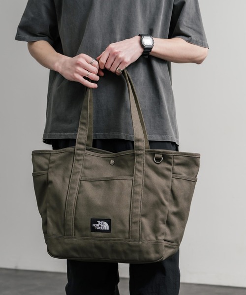 THE NORTH FACE（ザノースフェイス）の「THE NORTH FACE ザ・ノースフェイス ALL-DAY TOTE L PLUS トートバッグ/ハンドバッグ（トートバッグ・メンズ・キャメル/ブラック/ダークオリーブ・FREE）」の10枚目の写真