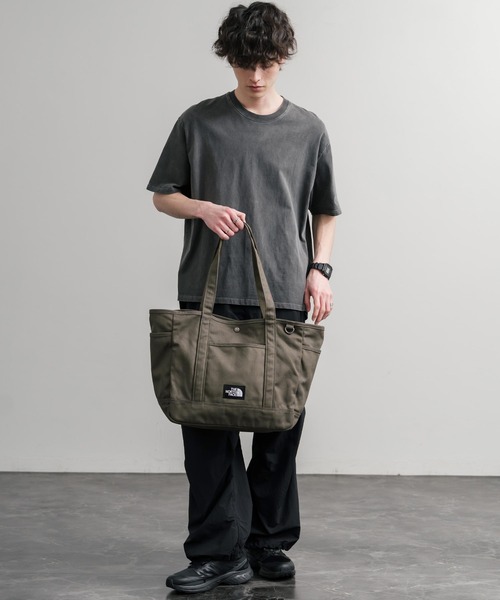 THE NORTH FACE（ザノースフェイス）の「THE NORTH FACE ザ・ノースフェイス ALL-DAY TOTE L PLUS トートバッグ/ハンドバッグ（トートバッグ・メンズ・キャメル/ブラック/ダークオリーブ・FREE）」の12枚目の写真
