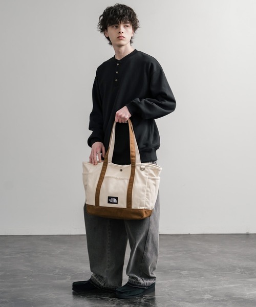 THE NORTH FACE（ザノースフェイス）の「THE NORTH FACE ザ・ノースフェイス ALL-DAY TOTE L PLUS トートバッグ/ハンドバッグ（トートバッグ・メンズ・キャメル/ブラック/ダークオリーブ・FREE）」の18枚目の写真