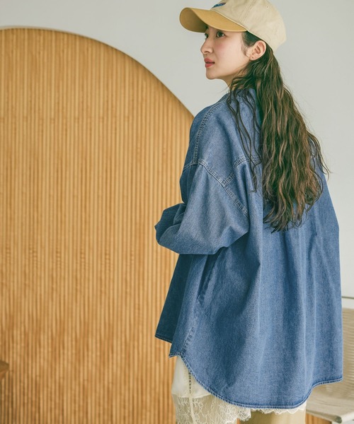 niko and...（ニコアンド）の「袖リブステッチデニムシャツ（シャツ/ブラウス・レディース・インディゴブルー・MEDIUM/LARGE）」の9枚目の写真