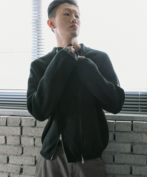 P.IN.O(ピインオ)の「ウールハイネック レイヤードニット ジップアップ - ブラック(カーディガン/ボレロ・メンズ・その他・MEDIUM/LARGE)」の1枚目の写真
