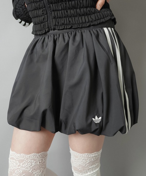 adidas（アディダス）の「【adidas/アディダス】バルーンミニスカート（スカート・レディース・ブラック/オフホワイト・M）」の3枚目の写真