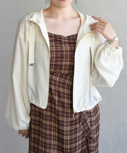 31 Sons de mode（トランテアン　ソン　ドゥ　モード）の「2026春夏新作 フードシアーブルゾン（ブルゾン・レディース・オフホワイト/ピンク/ブラウン・ﾌﾘ-）」の6枚目の写真