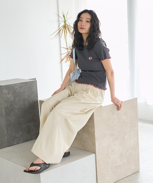 FREAK'S STORE(フリークスストア)の「FRUIT OF THE LOOM × FREAK'S STORE/フルーツオブザルーム 別注 配色メロー リブ半袖Tシャツ(Tシャツ/カットソー・レディース・レモンイエロー/オフホワイト/チャコールグレー/ネイビー/ピンク系その他・フリ-)」の21枚目の写真