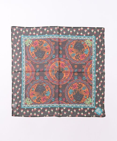 ANNA SUI(アナスイ)の「シルクプリントプチスカーフ(バンダナ/スカーフ・レディース・ブラック/ピンク/パープル/イエロー・FREE)」の2枚目の写真