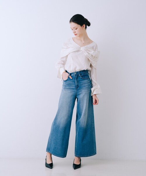 SELFIST(セルフィスト)の「クロスリボンモチーフブラウス 春服 夏服 リボン フェミニン きれいめ 大人(シャツ/ブラウス・レディース・ブラック/オフホワイト・フリー)」の9枚目の写真