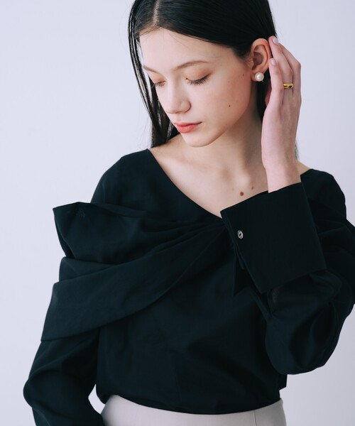 SELFIST(セルフィスト)の「クロスリボンモチーフブラウス 春服 夏服 リボン フェミニン きれいめ 大人(シャツ/ブラウス・レディース・ブラック/オフホワイト・フリー)」の17枚目の写真