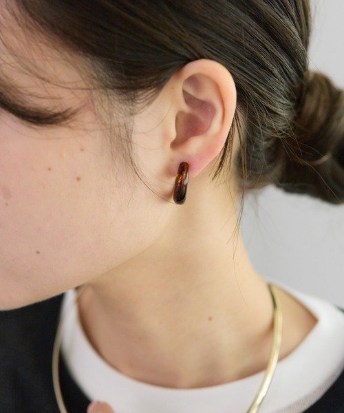 PUAL CE CIN（ピュアルセシン）の「べっ甲風フープイヤリング（イヤリング・レディース・ブラウン系・FREE）」の4枚目の写真