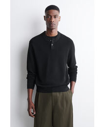 COS（コス）の「ニットコットン ヘンリートップス（ニット/セーター）」