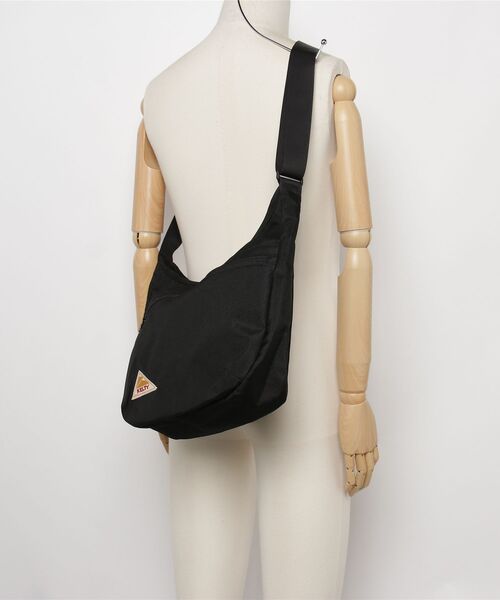 KELTY（ケルティ）の「ケルティ  ES CURVE SHOULDER M（ショルダーバッグ・レディース・その他・ONE SIZE）」の4枚目の写真