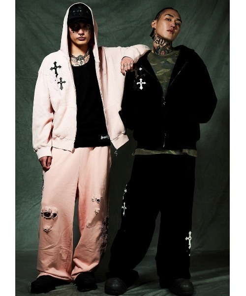 SUPPLIER(サプライヤー)の「A'GEM/9 × .kom 『SUPPLIER/サプライヤー』Multiple Cross Leather Patch Thermal Zip Hoodie/マルチプルクロスレザーパッチサーマルジップパーカー(パーカー・メンズ・ピンク/ブラック・L/XL)」の3枚目の写真