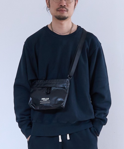 1/2 HALF(ニブンノイチハーフ)の「1/2HALF HELLO MESSENGER-S(ボディバッグ/ウエストポーチ・メンズ・ブラック/エメラルド/オリーブ/ブルー/レッド/ホワイト/オレンジ/イエロー・FREE)」の2枚目の写真