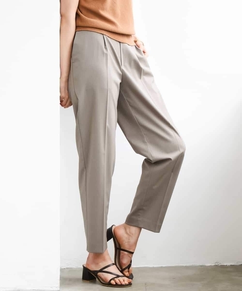 MICHEL KLEIN（ミッシェル・クラン）の「[リラックスボトム]テーパードパンツ（スラックス・レディース・ブラウン/ブラック・38）」の4枚目の写真