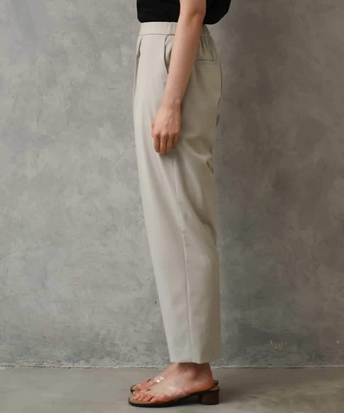 MICHEL KLEIN（ミッシェル・クラン）の「[リラックスボトム]テーパードパンツ（スラックス・レディース・ブラウン/ブラック・38）」の14枚目の写真