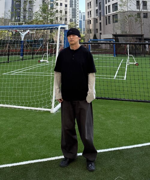 KALAPATTHAR(カラパタール)の「HENLEY NECK SHORT-SLEEVED T-SHIRT - BLACK(Tシャツ/カットソー・メンズ・その他・MEDIUM/LARGE/X-LARGE)」の11枚目の写真
