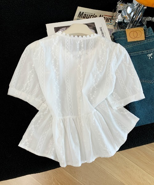 LUCPY(ラクピー)の「刺繍レースペプラムブラウス(シャツ/ブラウス・レディース・ライトブルー/ホワイト・LARGE/MEDIUM/SMALL/X-LARGE)」の6枚目の写真