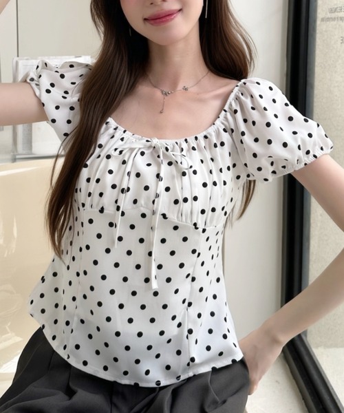 Ada.（エイダ）の「ドット柄 2WAY オフショルダー フロントリボン ギャザー ブラウス（シャツ/ブラウス・レディース・ホワイト/アイボリー/ブラック・FREE）」の4枚目の写真
