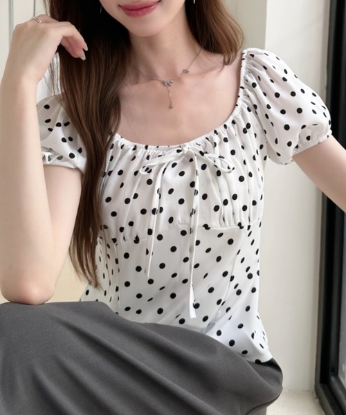 Ada.（エイダ）の「ドット柄 2WAY オフショルダー フロントリボン ギャザー ブラウス（シャツ/ブラウス・レディース・ホワイト/アイボリー/ブラック・FREE）」の5枚目の写真