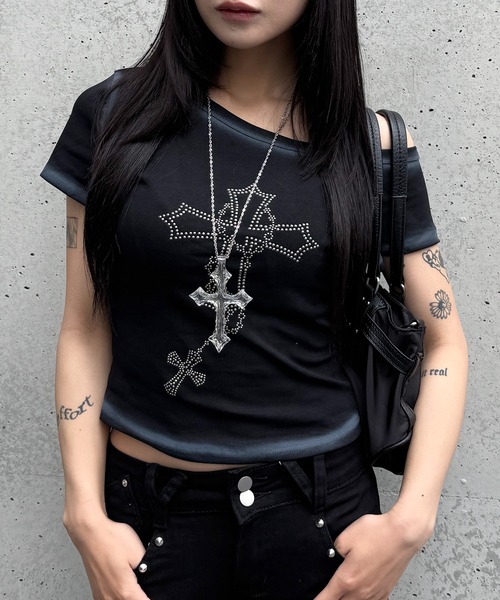 lilful(リルフル)の「【26年春夏新作】Y2K クロスプリント グラデーション ワンショルダートップス(Tシャツ/カットソー・レディース・グレー/ブラック/ホワイト・F)」の16枚目の写真