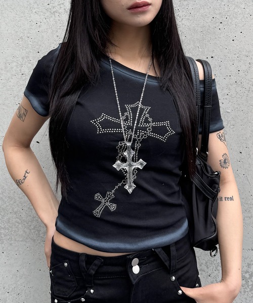 lilful(リルフル)の「【26年春夏新作】Y2K クロスプリント グラデーション ワンショルダートップス(Tシャツ/カットソー・レディース・グレー/ブラック/ホワイト・F)」の11枚目の写真