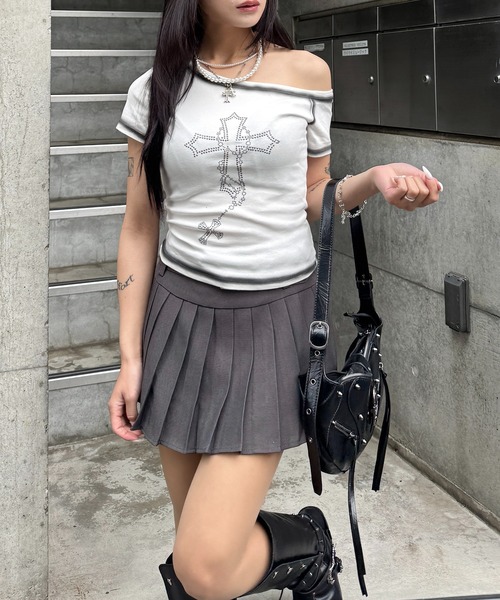 lilful(リルフル)の「【26年春夏新作】Y2K クロスプリント グラデーション ワンショルダートップス(Tシャツ/カットソー・レディース・グレー/ブラック/ホワイト・F)」の17枚目の写真