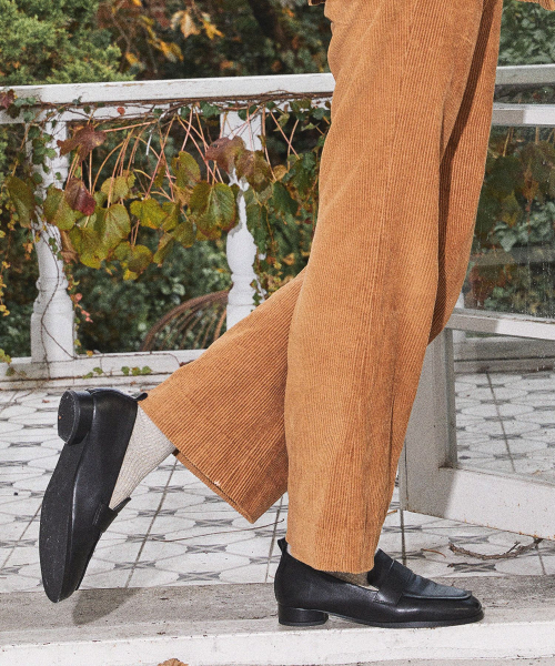SPUR（シュプール）の「[ニューカラーシルバー] Rizy Stitch Minimal クラシックローファー 2.5cm -UA9051 (3color)（ローファー・レディース・ブラック/アイボリー/シルバー・22.5cm/23cm/23.5cm/24.5cm/24cm/25cm）」の7枚目の写真
