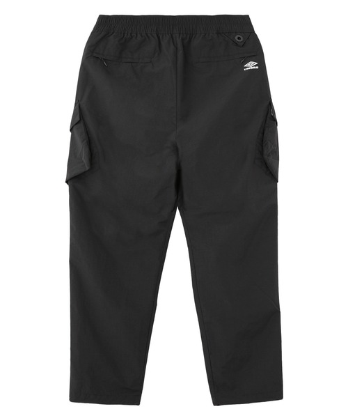 WHITE MOUNTAINEERING(ホワイトマウンテニアリング)の「WHITE MOUNTAINEERING × UMBRO EASY CARGO PANTS WM2573418(カーゴパンツ・メンズ・ブラック・2)」の2枚目の写真