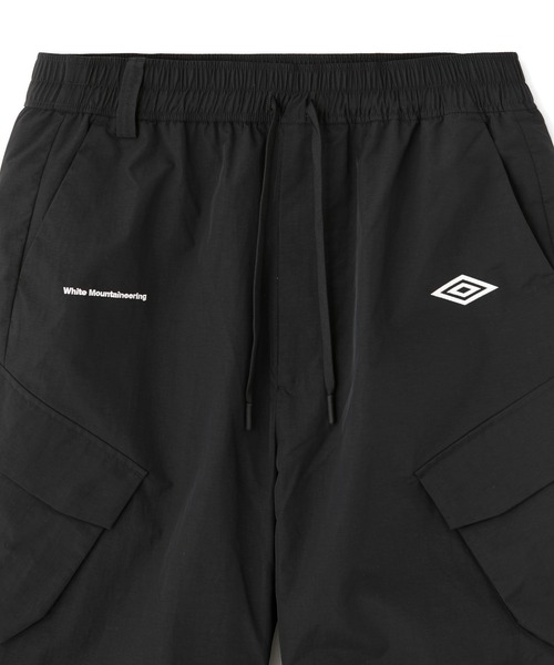 WHITE MOUNTAINEERING(ホワイトマウンテニアリング)の「WHITE MOUNTAINEERING × UMBRO EASY CARGO PANTS WM2573418(カーゴパンツ・メンズ・ブラック・2)」の3枚目の写真