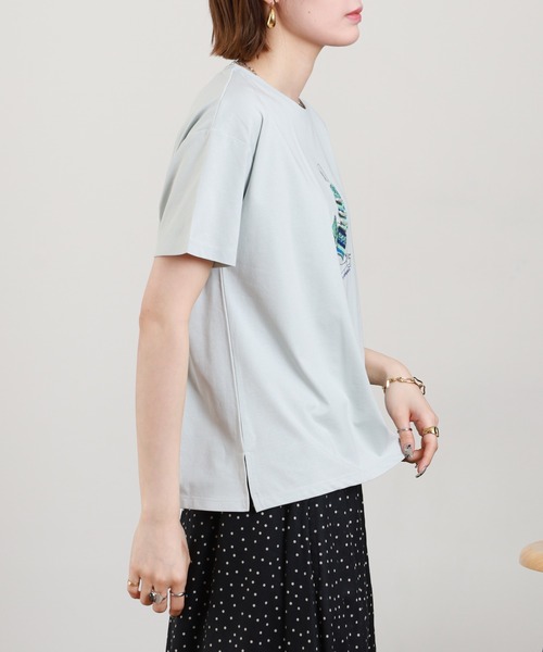 Anna Nicola(アンナニコラ)の「Anna Nicola モデルモチーフ半袖Tシャツ(Tシャツ/カットソー・レディース・サックスブルー/オフホワイト/ブラック・38)」の6枚目の写真