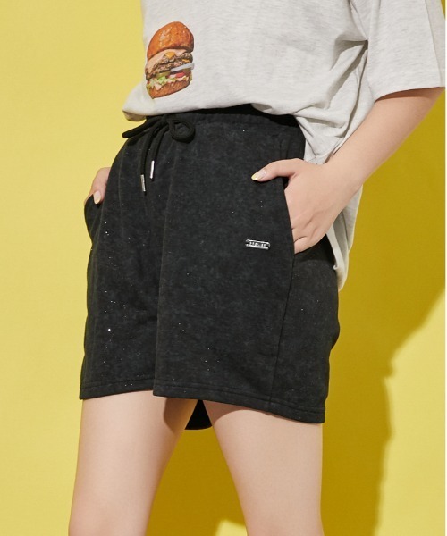 GORGE(ゴージ)の「《ラメ入りムラ染め風》ゆるシルエットスウェットショートパンツ/春夏/全3色(その他パンツ・レディース・オフホワイト/ネイビー/ブラック・F)」の2枚目の写真