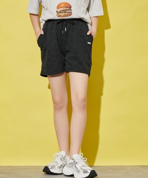 GORGE(ゴージ)の「《ラメ入りムラ染め風》ゆるシルエットスウェットショートパンツ/春夏/全3色(その他パンツ・レディース・オフホワイト/ネイビー/ブラック・F)」の4枚目の写真