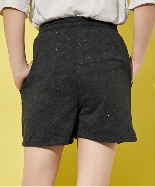 GORGE(ゴージ)の「《ラメ入りムラ染め風》ゆるシルエットスウェットショートパンツ/春夏/全3色(その他パンツ・レディース・オフホワイト/ネイビー/ブラック・F)」の8枚目の写真