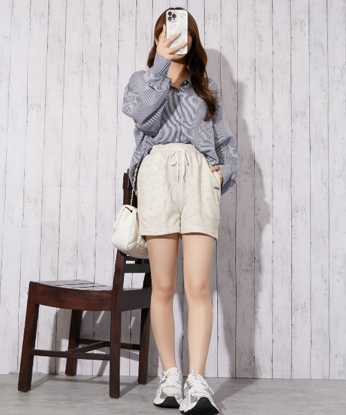 GORGE(ゴージ)の「《ラメ入りムラ染め風》ゆるシルエットスウェットショートパンツ/春夏/全3色(その他パンツ・レディース・オフホワイト/ネイビー/ブラック・F)」の9枚目の写真