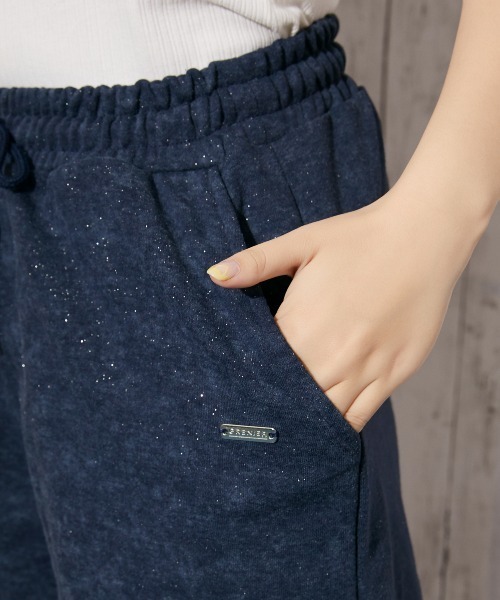 GORGE(ゴージ)の「《ラメ入りムラ染め風》ゆるシルエットスウェットショートパンツ/春夏/全3色(その他パンツ・レディース・オフホワイト/ネイビー/ブラック・F)」の18枚目の写真