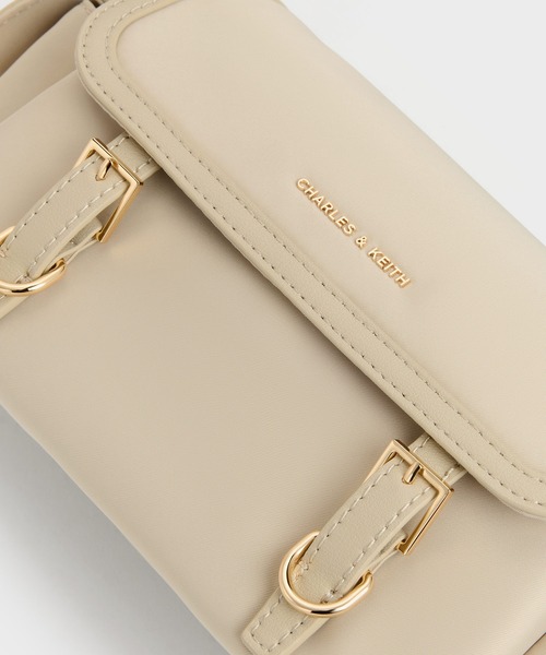 CHARLES & KEITH(チャールズ & キース)の「Levy レヴィー ナイロン バックル クロスボディバッグ(ボディバッグ/ウエストポーチ・レディース・スミクロ/オートミール・S)」の5枚目の写真